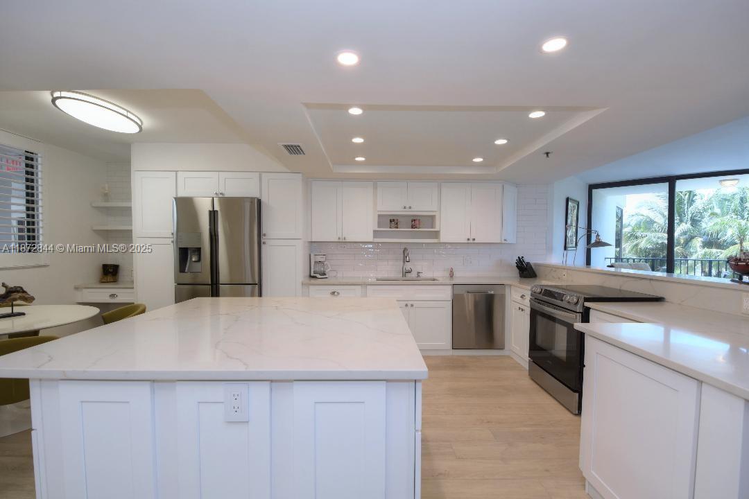 TOWNHOUSES OF HIGHLAND BE - Residential