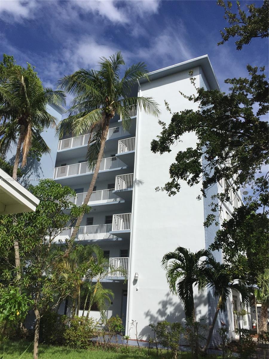 Property for Sale at 1701 Washington St 503, Hollywood, Broward County, Florida - Bedrooms: 1 
Bathrooms: 2  - $199,990