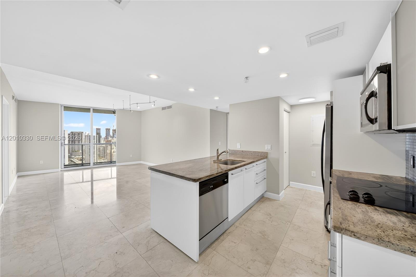 LATITUDE ON THE RIVER CON - Residential