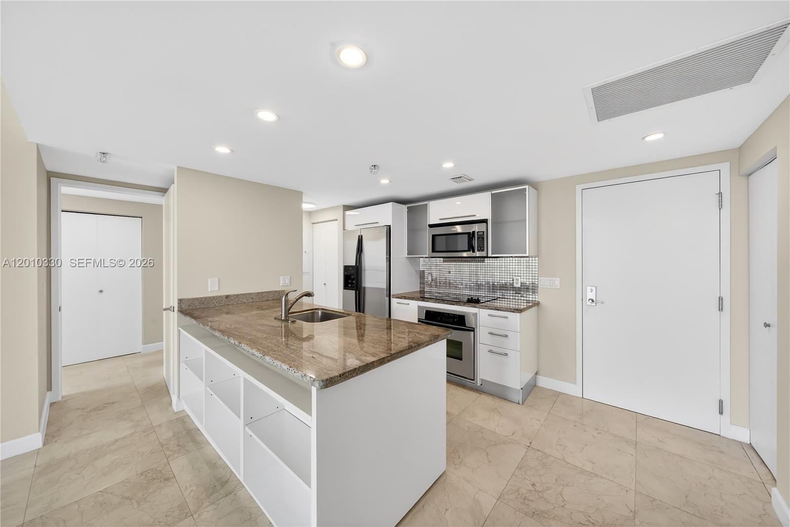 LATITUDE ON THE RIVER CON - Residential