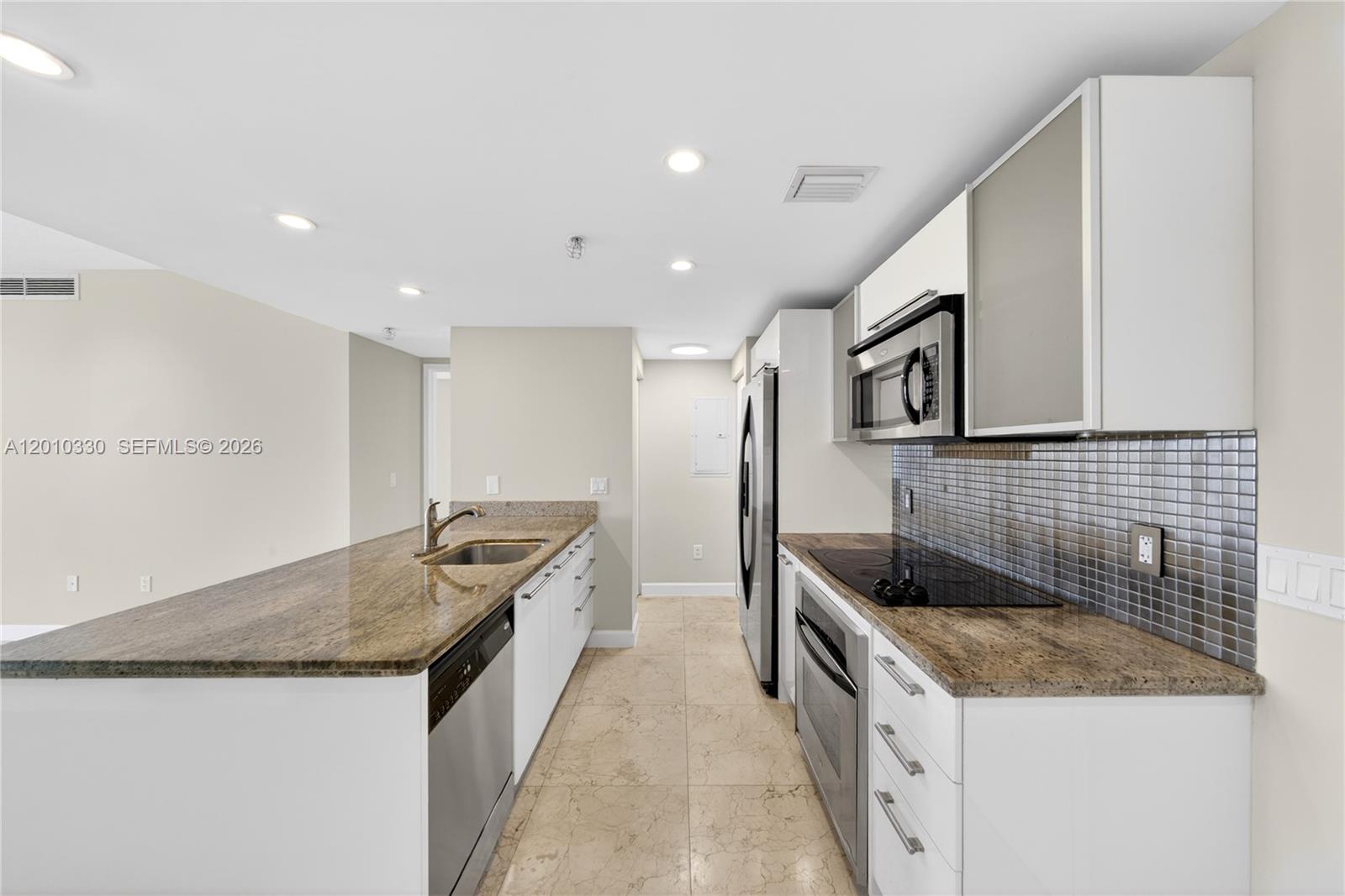 LATITUDE ON THE RIVER CON - Residential