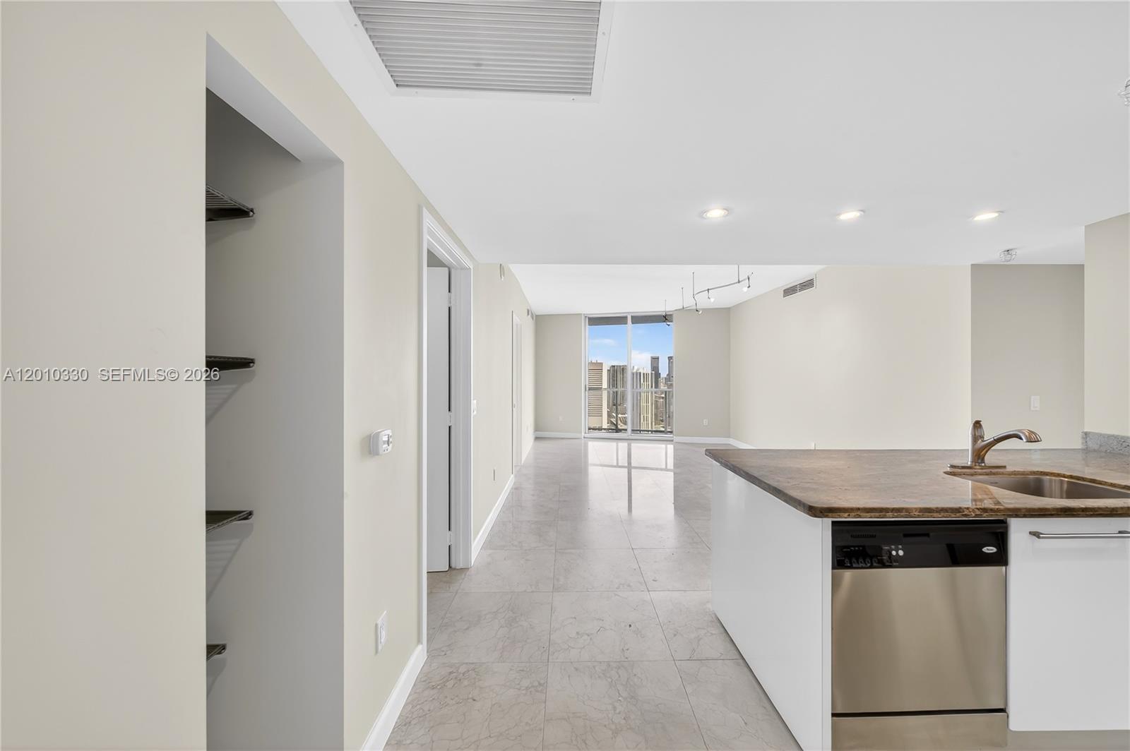 LATITUDE ON THE RIVER CON - Residential