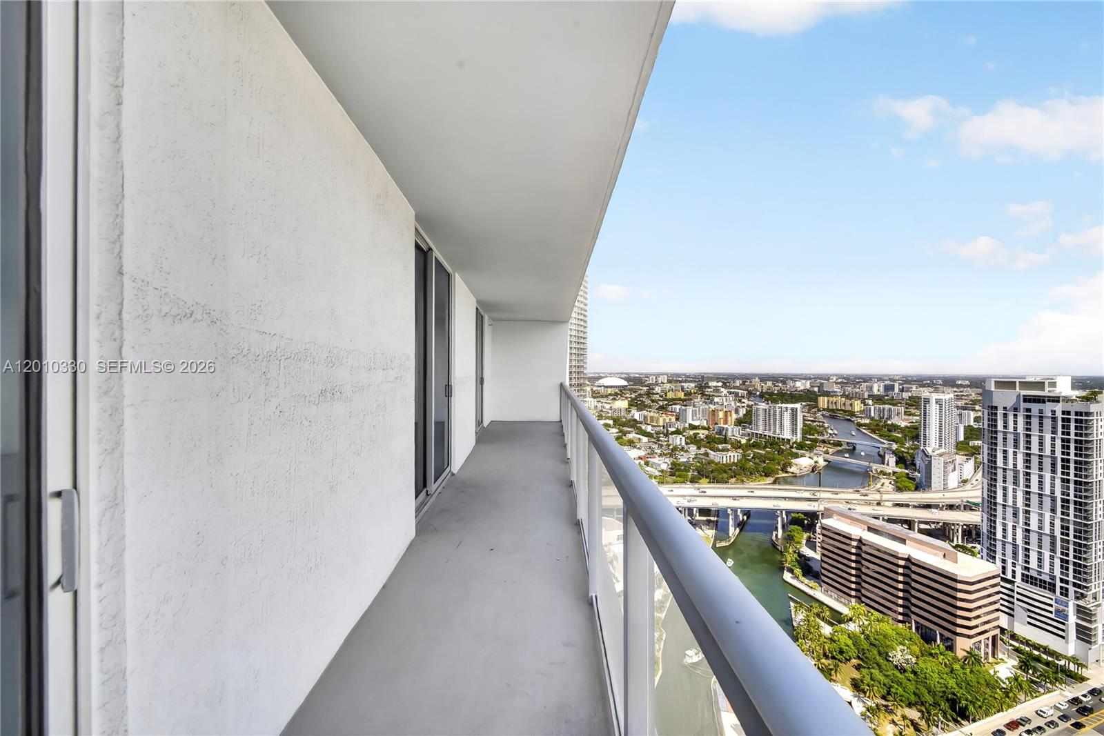 LATITUDE ON THE RIVER CON - Residential