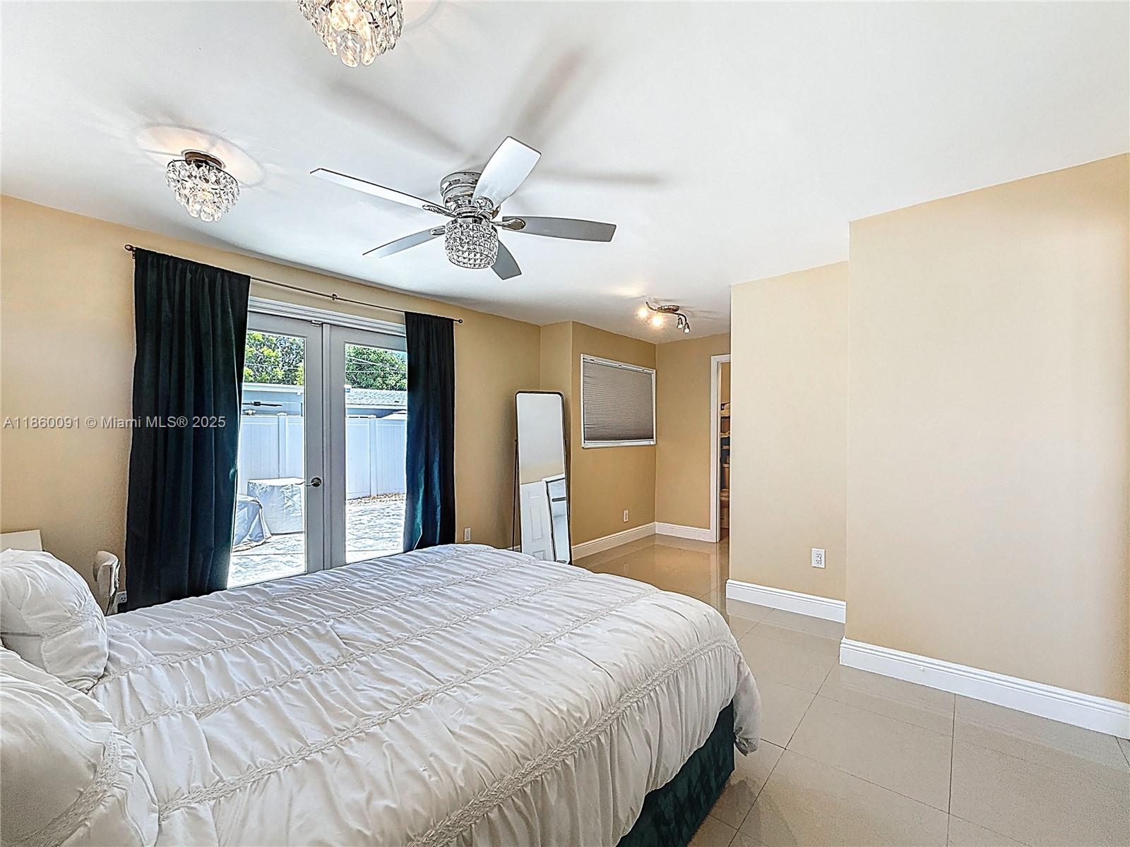 CRESTHAVEN NO 5 - Residential Lease