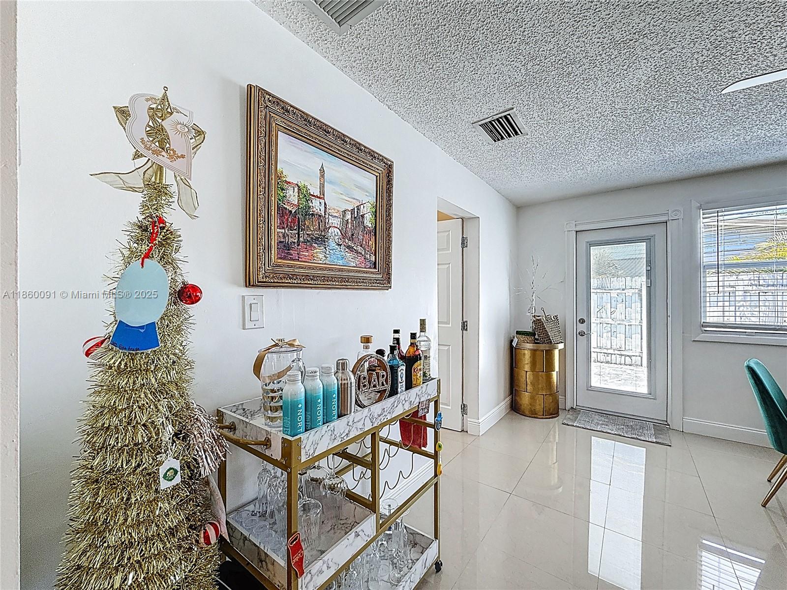 CRESTHAVEN NO 5 - Residential Lease