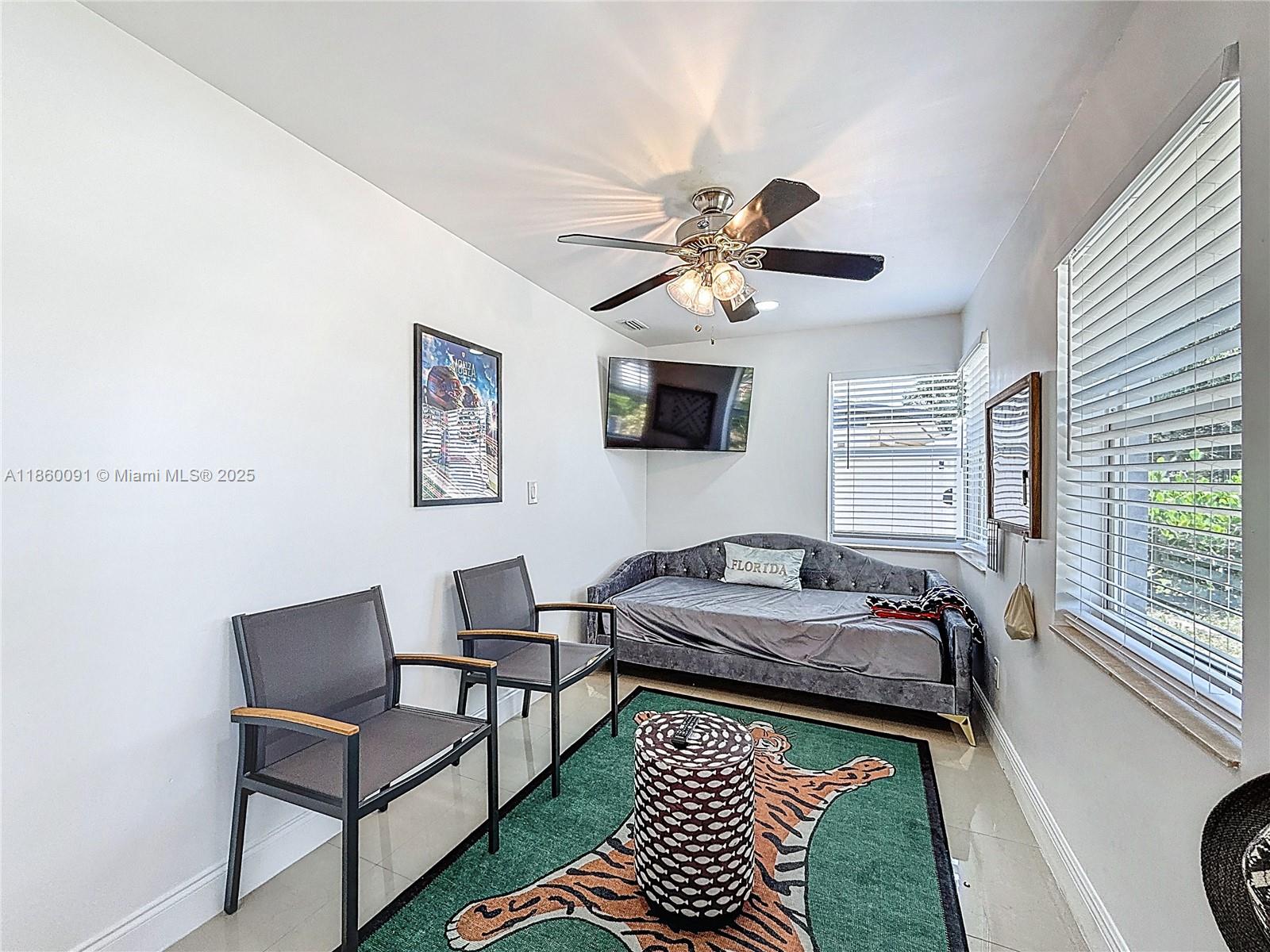 CRESTHAVEN NO 5 - Residential Lease