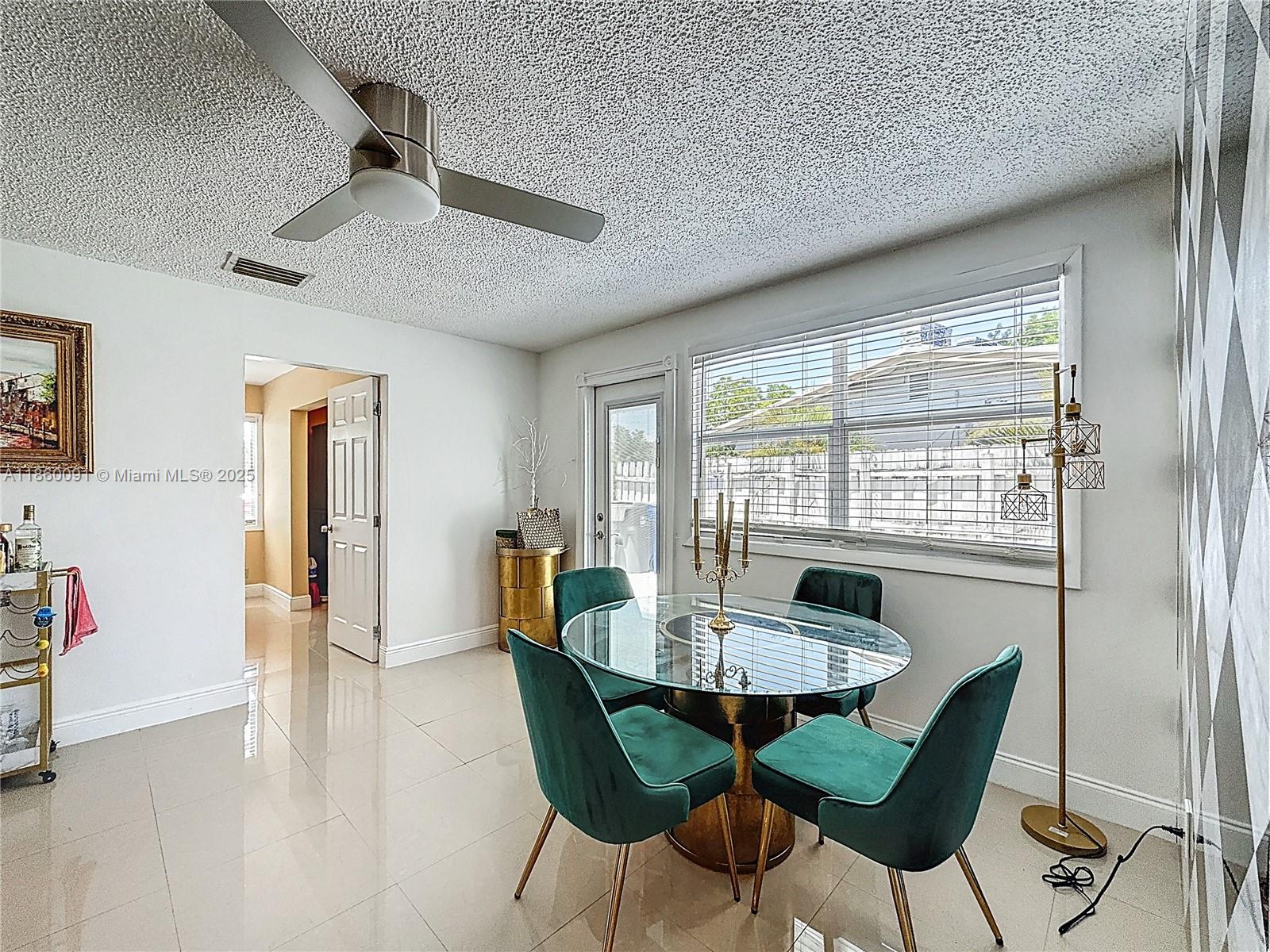 CRESTHAVEN NO 5 - Residential Lease