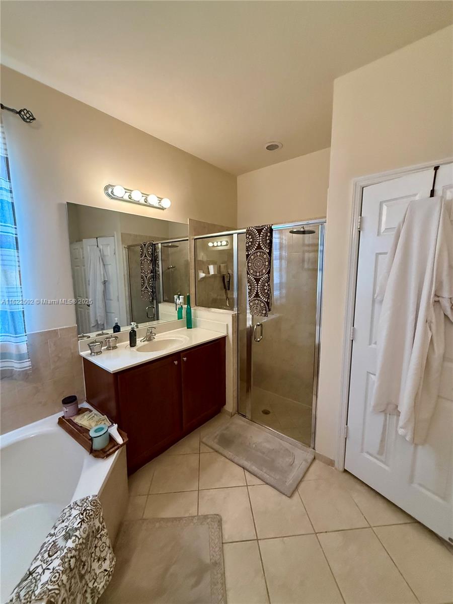 CENTURY GARDENS AT TAMIAM - Residential