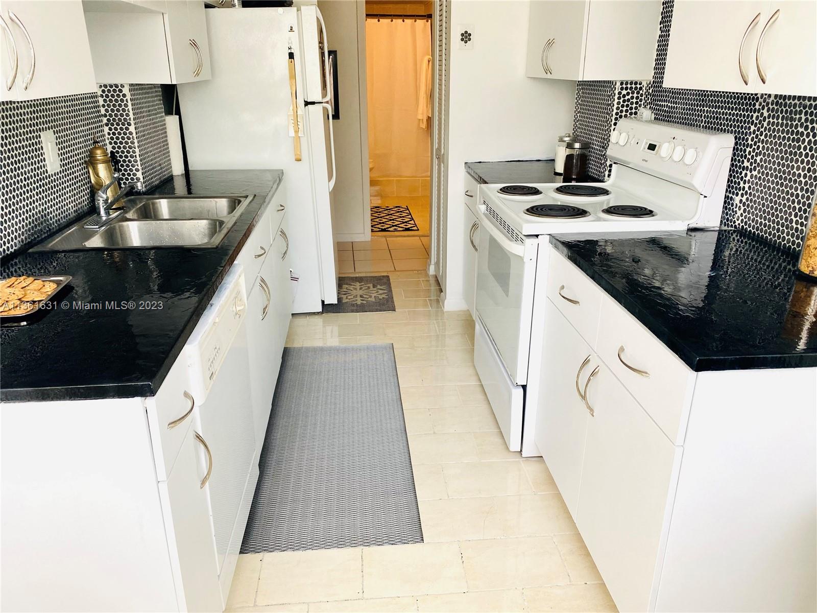 NORTHEAST PALMS CONDO - Residential