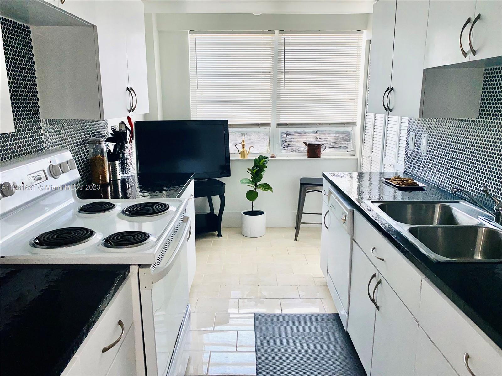 NORTHEAST PALMS CONDO - Residential