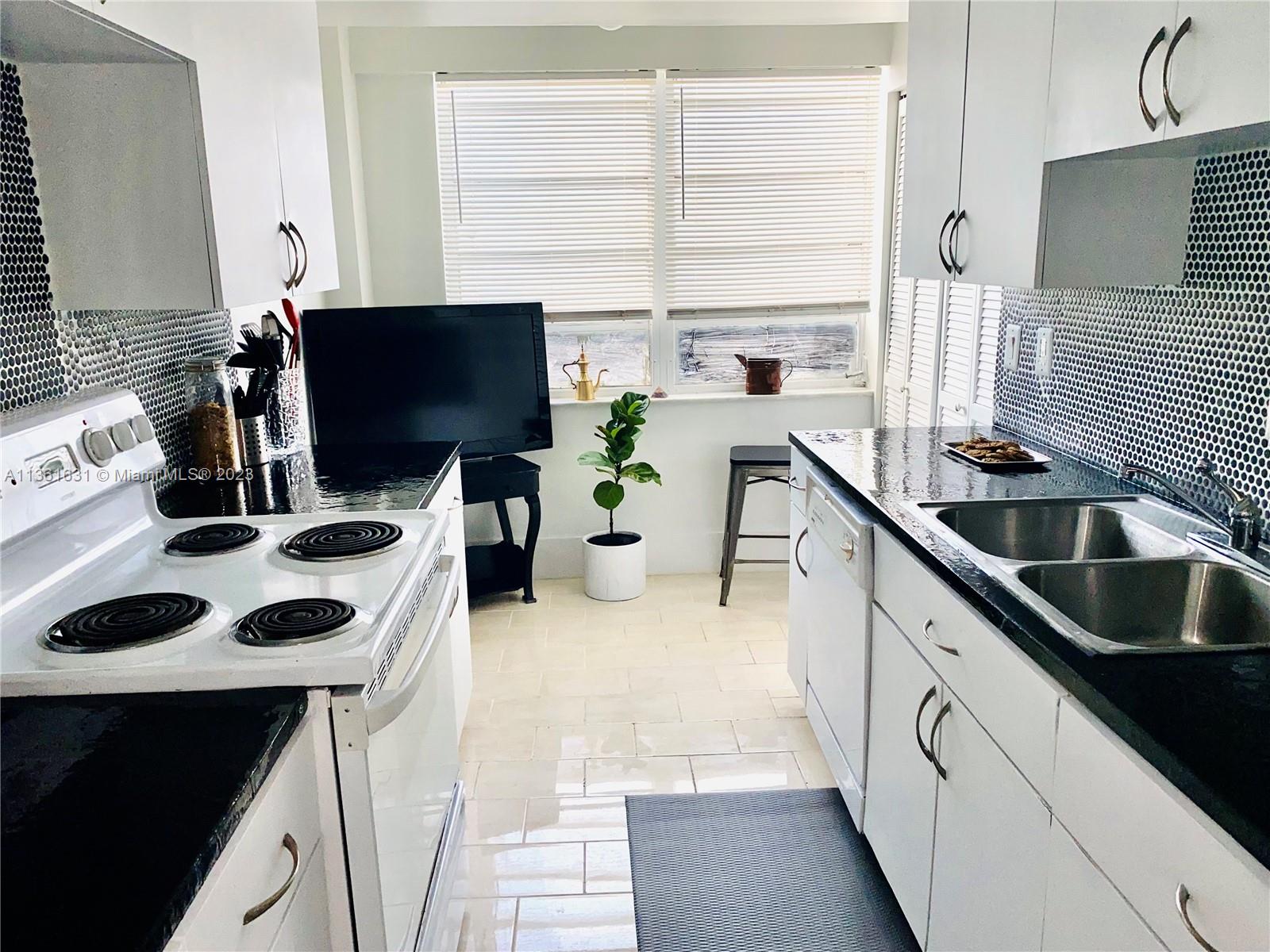 NORTHEAST PALMS CONDO - Residential