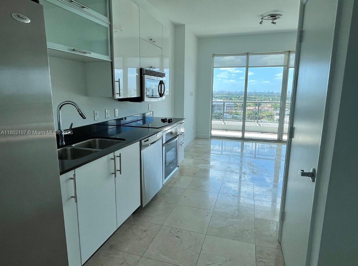 Rental Property at 60 Sw 13th St 1411, Miami, Broward County, Florida - Bedrooms: 1 
Bathrooms: 2  - $2,950 MO.