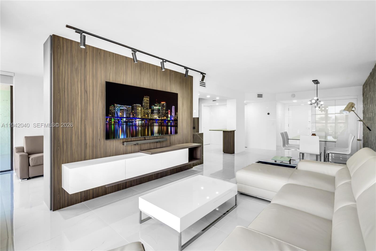 200 LESLIE CONDO - Residential