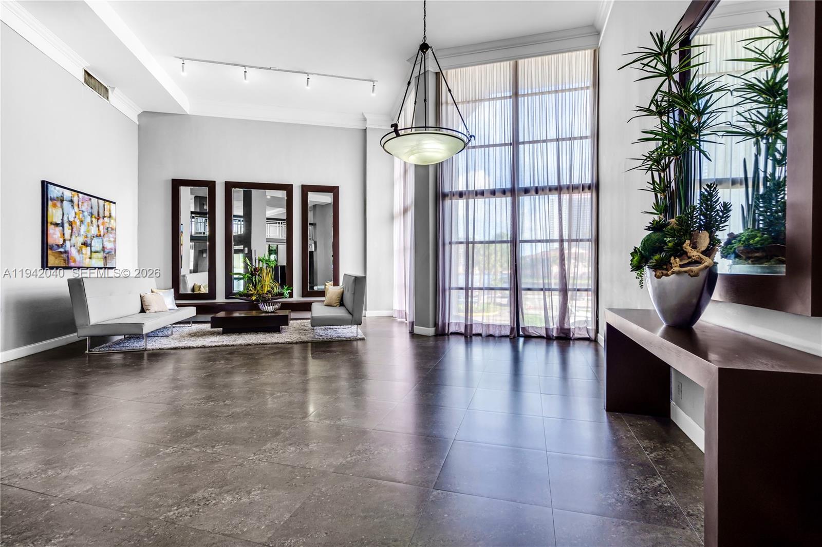 200 LESLIE CONDO - Residential