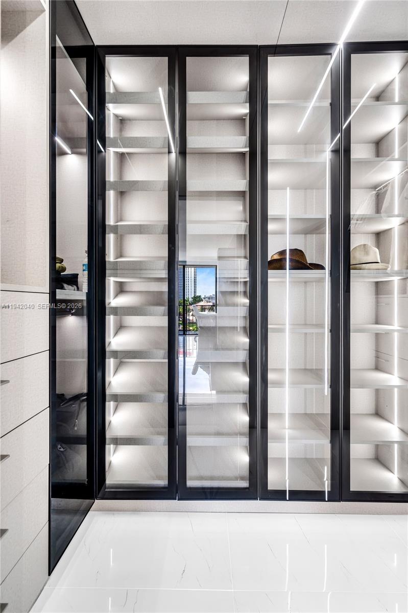 200 LESLIE CONDO - Residential