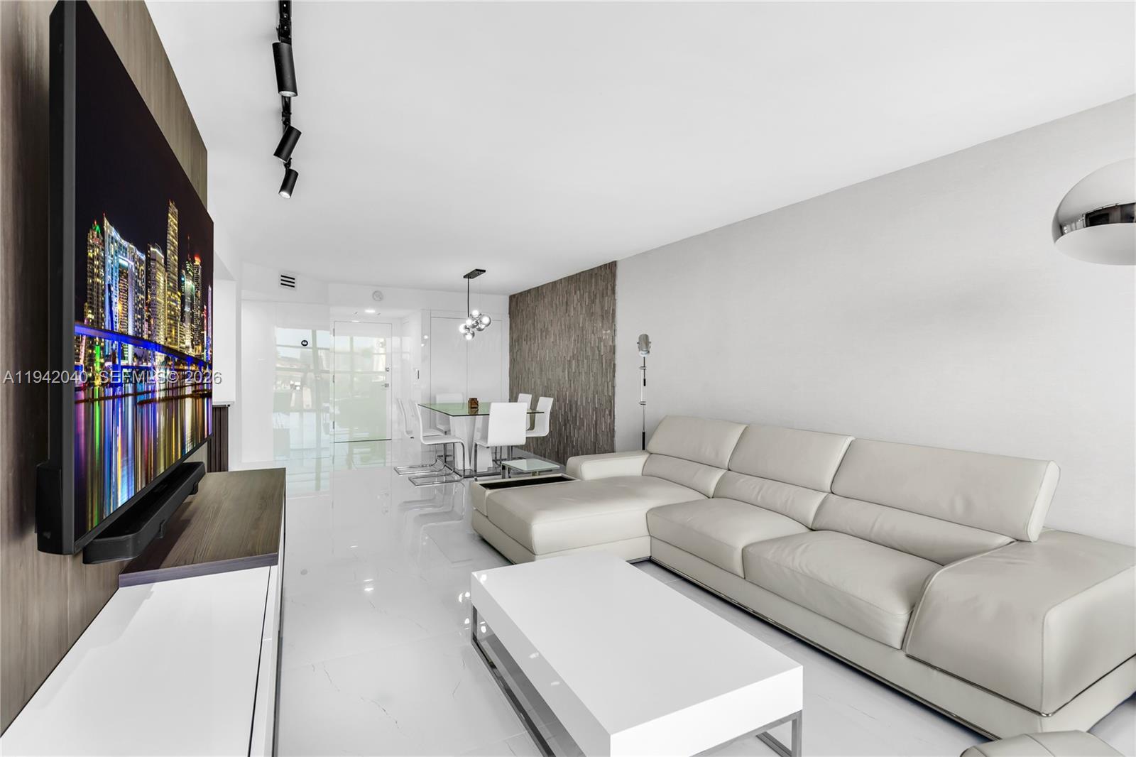 200 LESLIE CONDO - Residential