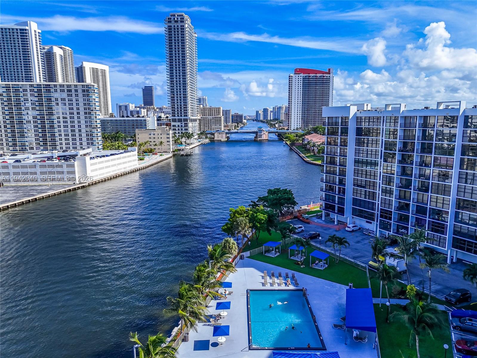 200 LESLIE CONDO - Residential