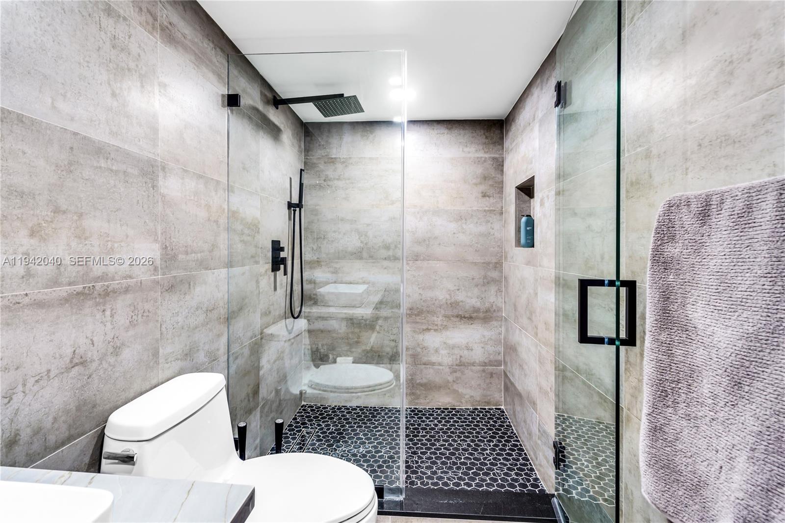 200 LESLIE CONDO - Residential