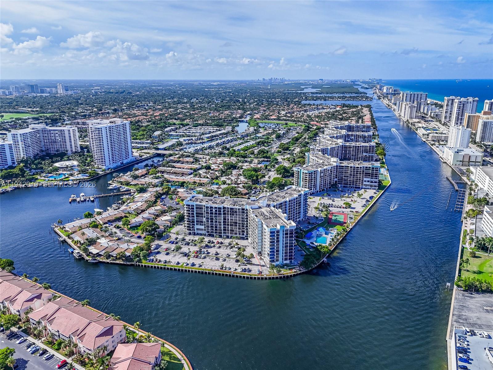 200 LESLIE CONDO - Residential