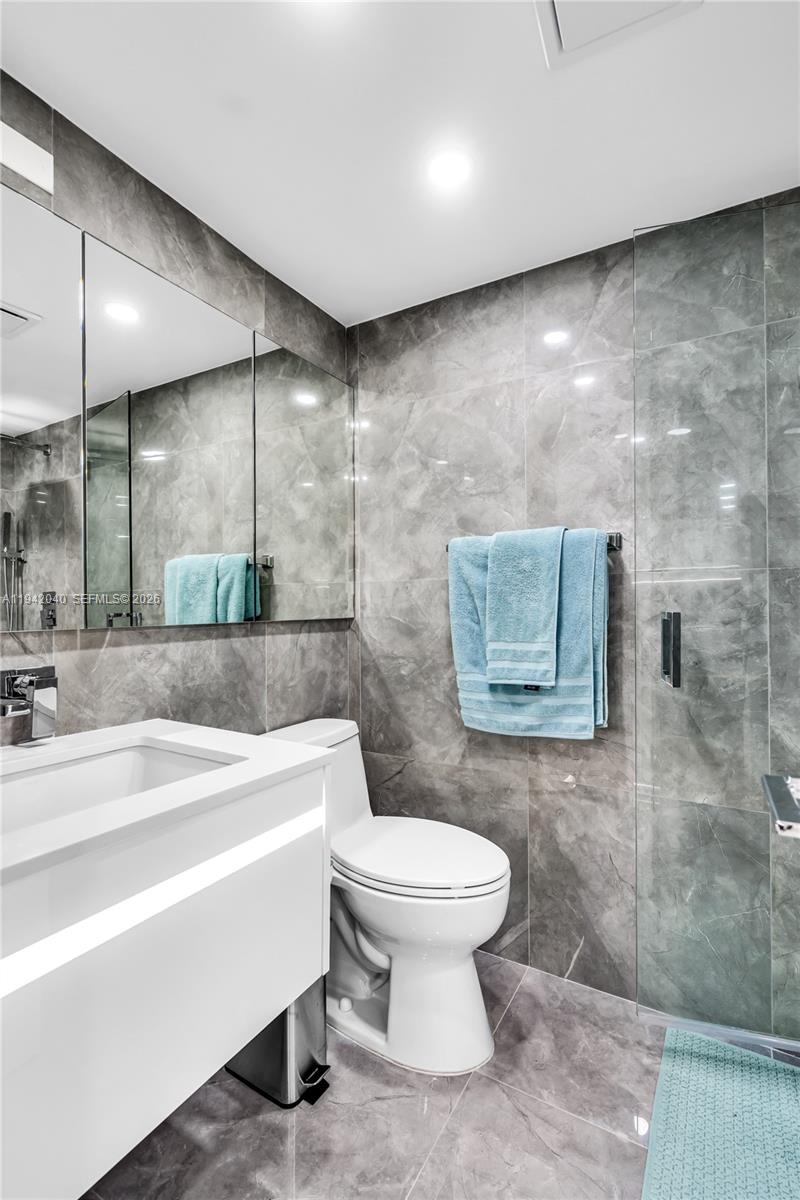 200 LESLIE CONDO - Residential