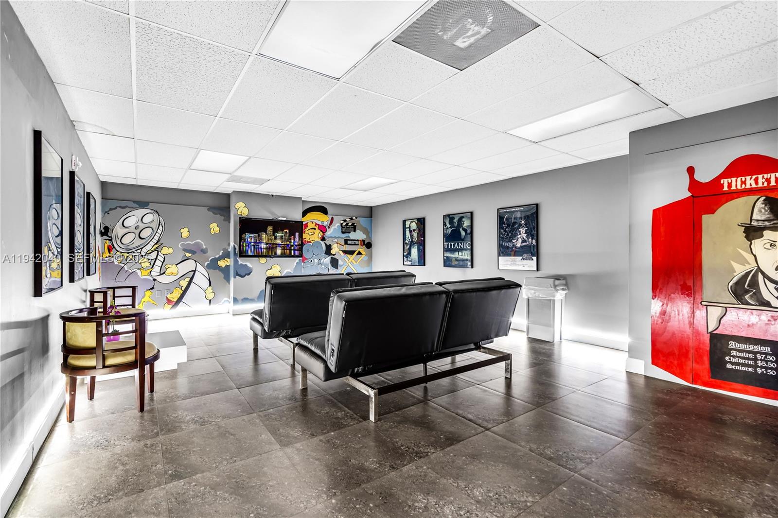 200 LESLIE CONDO - Residential