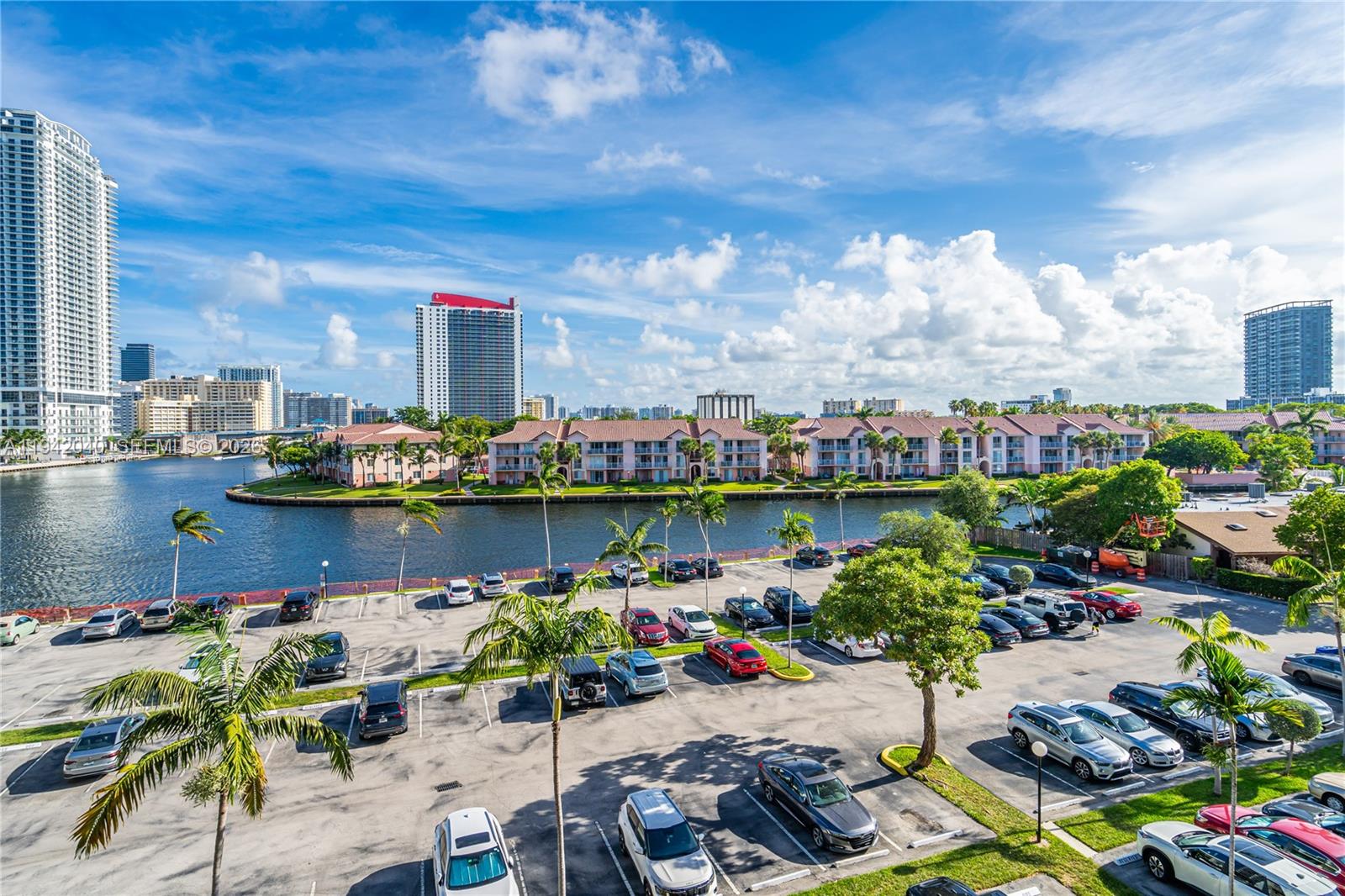 200 LESLIE CONDO - Residential