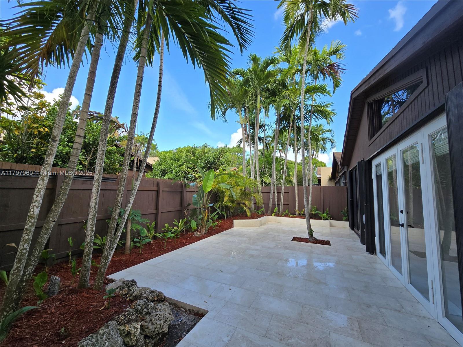 KILLIAN PINES TOWNHOUSES - Residential