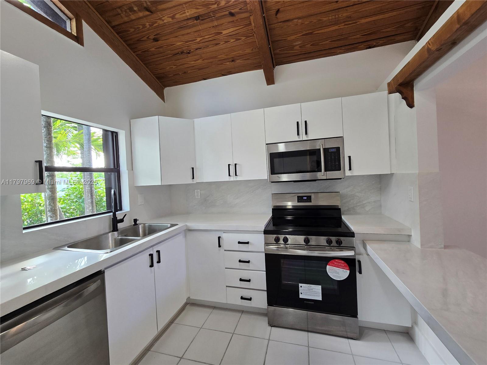 KILLIAN PINES TOWNHOUSES - Residential