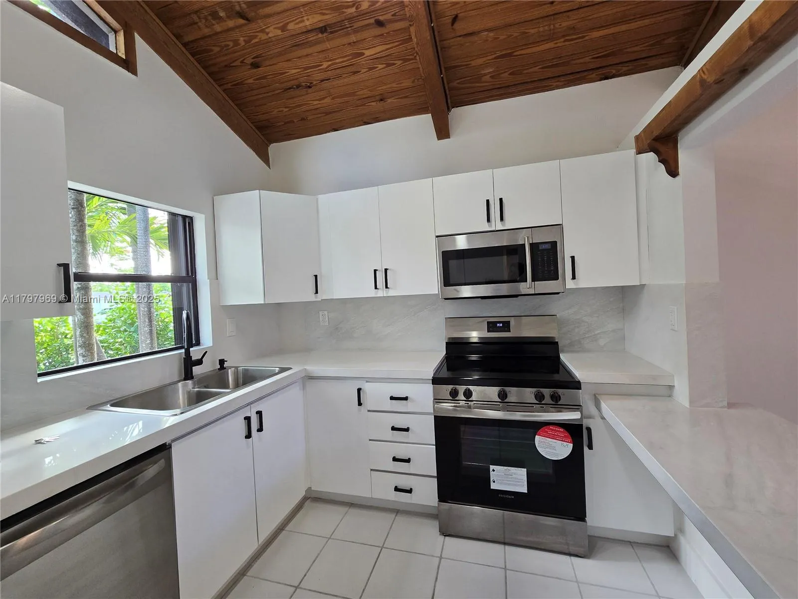 Miami, Florida 33176, United States, 2 Bedrooms Bedrooms, ,2 BathroomsBathrooms,Residential,Active,123819