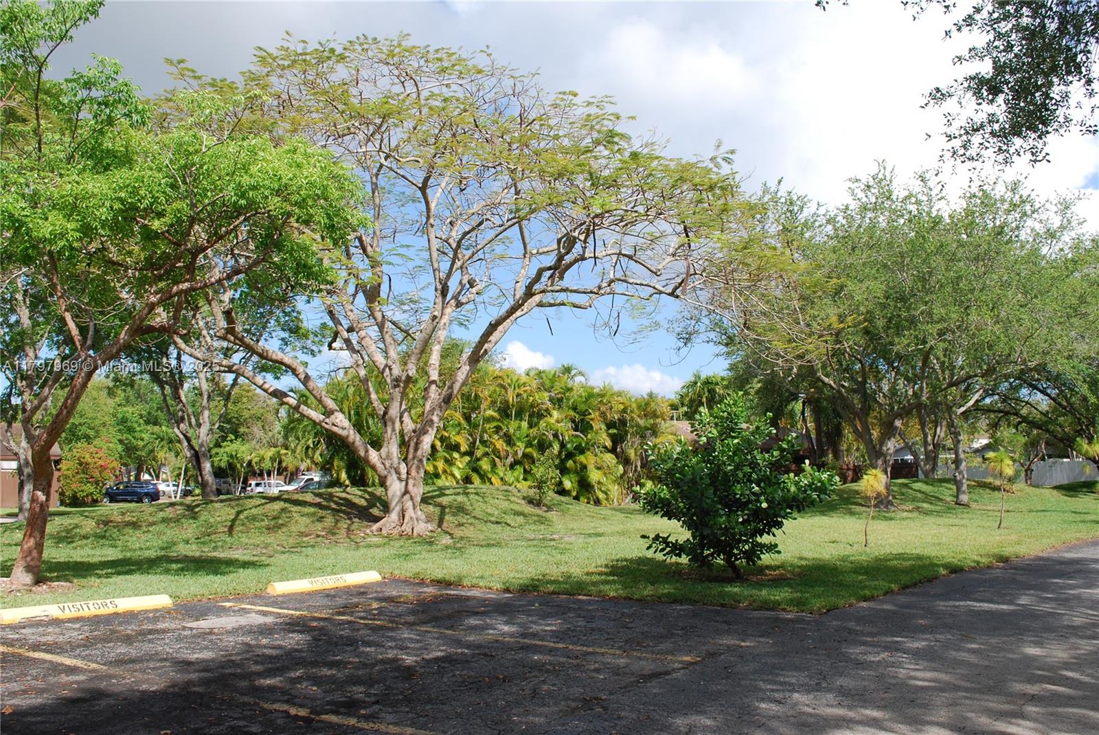 KILLIAN PINES TOWNHOUSES - Residential