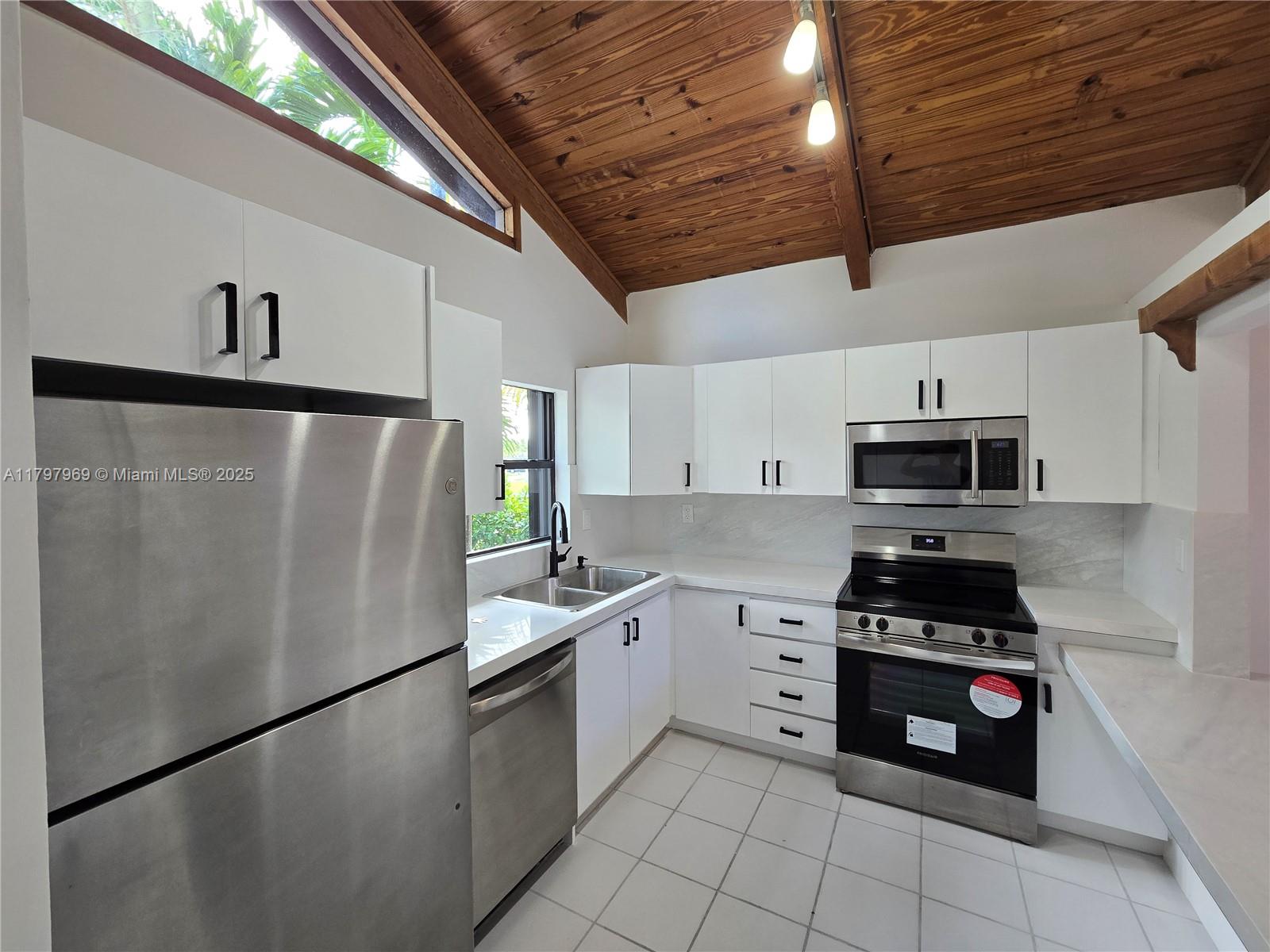 KILLIAN PINES TOWNHOUSES - Residential