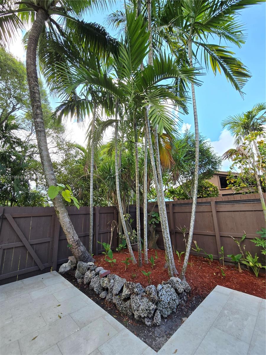 KILLIAN PINES TOWNHOUSES - Residential