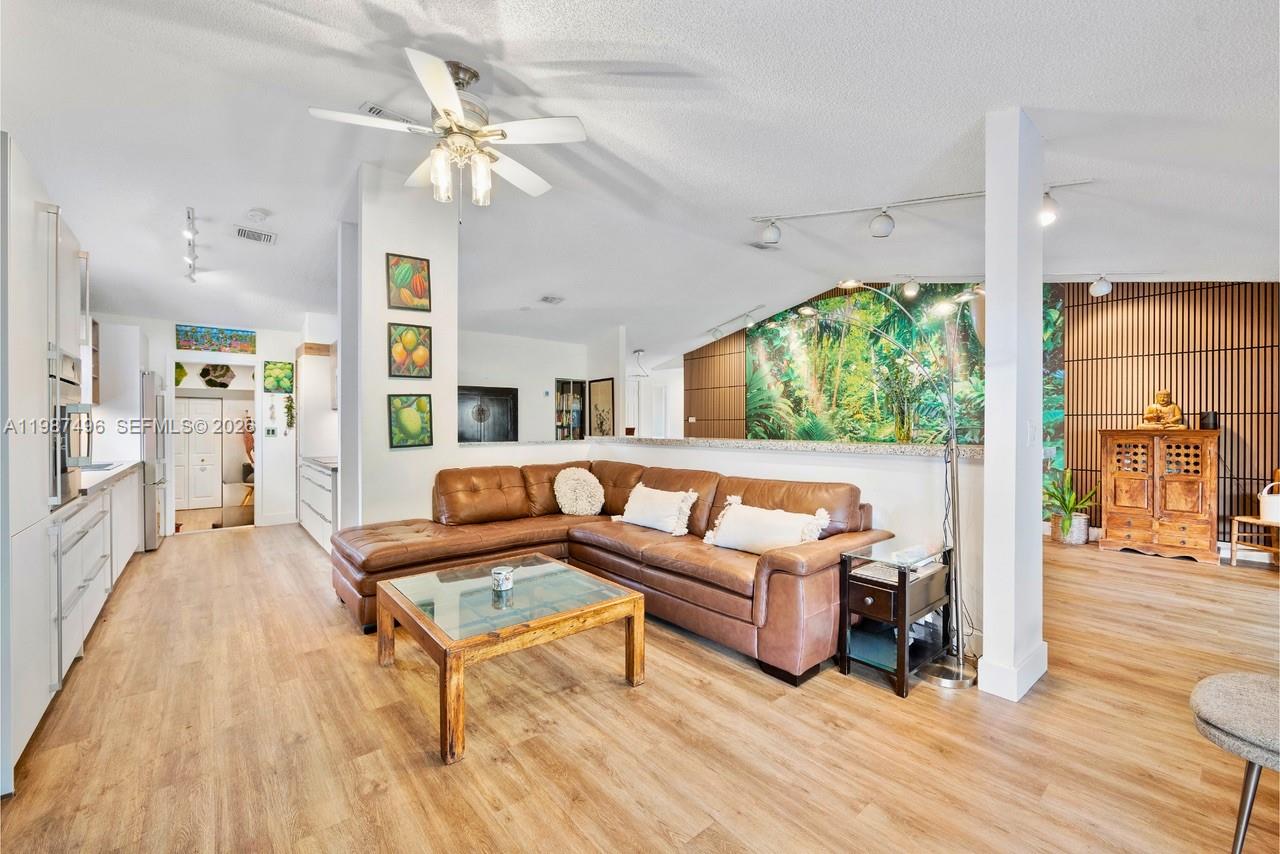 LINDGREN CENTRAL - Residential