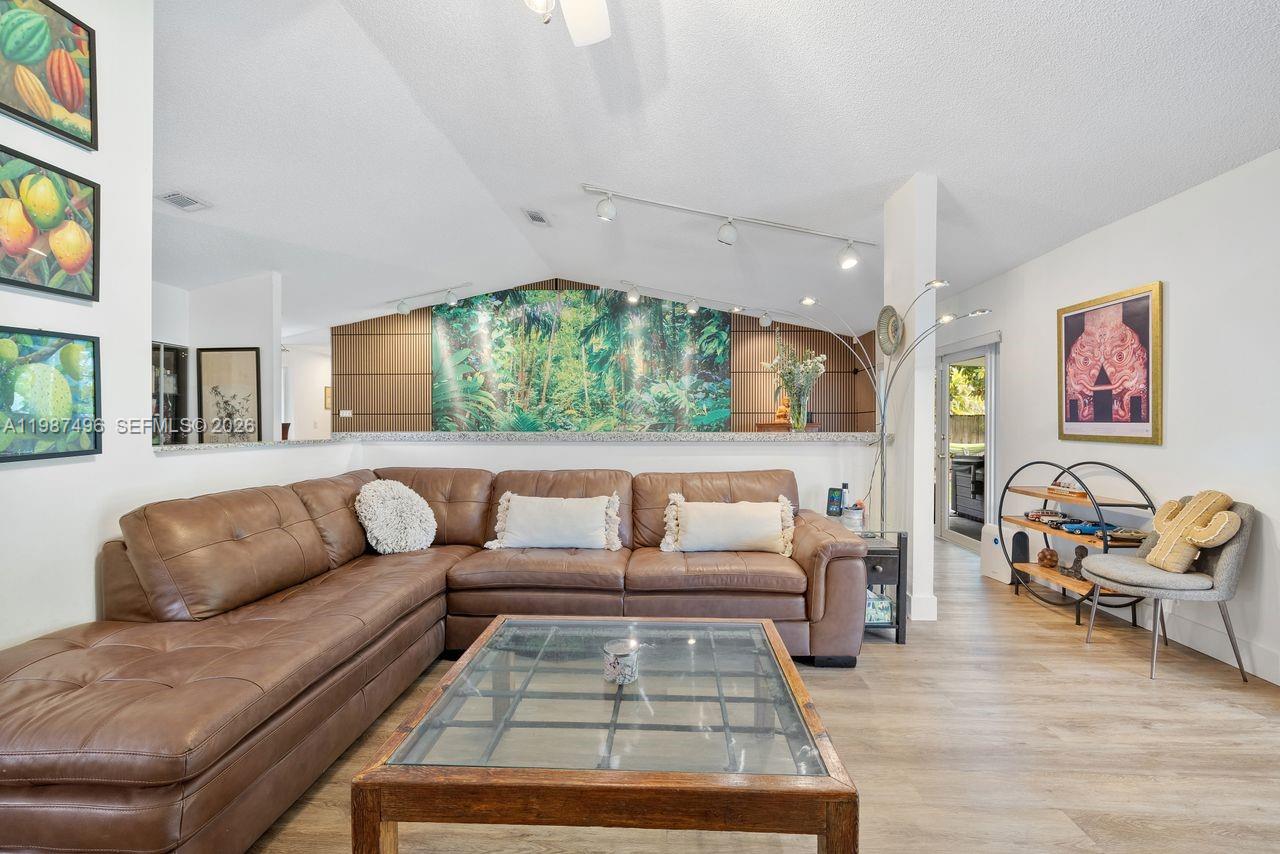 LINDGREN CENTRAL - Residential