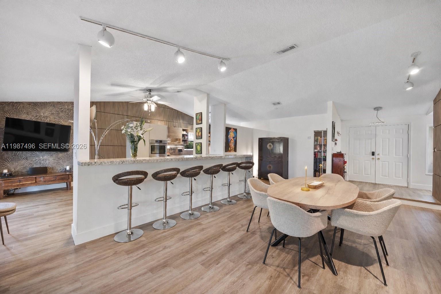 LINDGREN CENTRAL - Residential