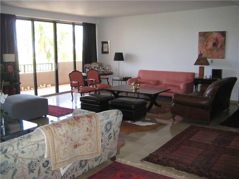 SPACIOUS, BRIGHT UNIT WITH 4 LARGE BEDROOMS & 4 FULL BATHROOMS. ALL ON SOUTH SIDE BALCONY WITH LOVELY ISLAND VIEWS. TENANT OCCUPIED 24 HRS. NOTICE.