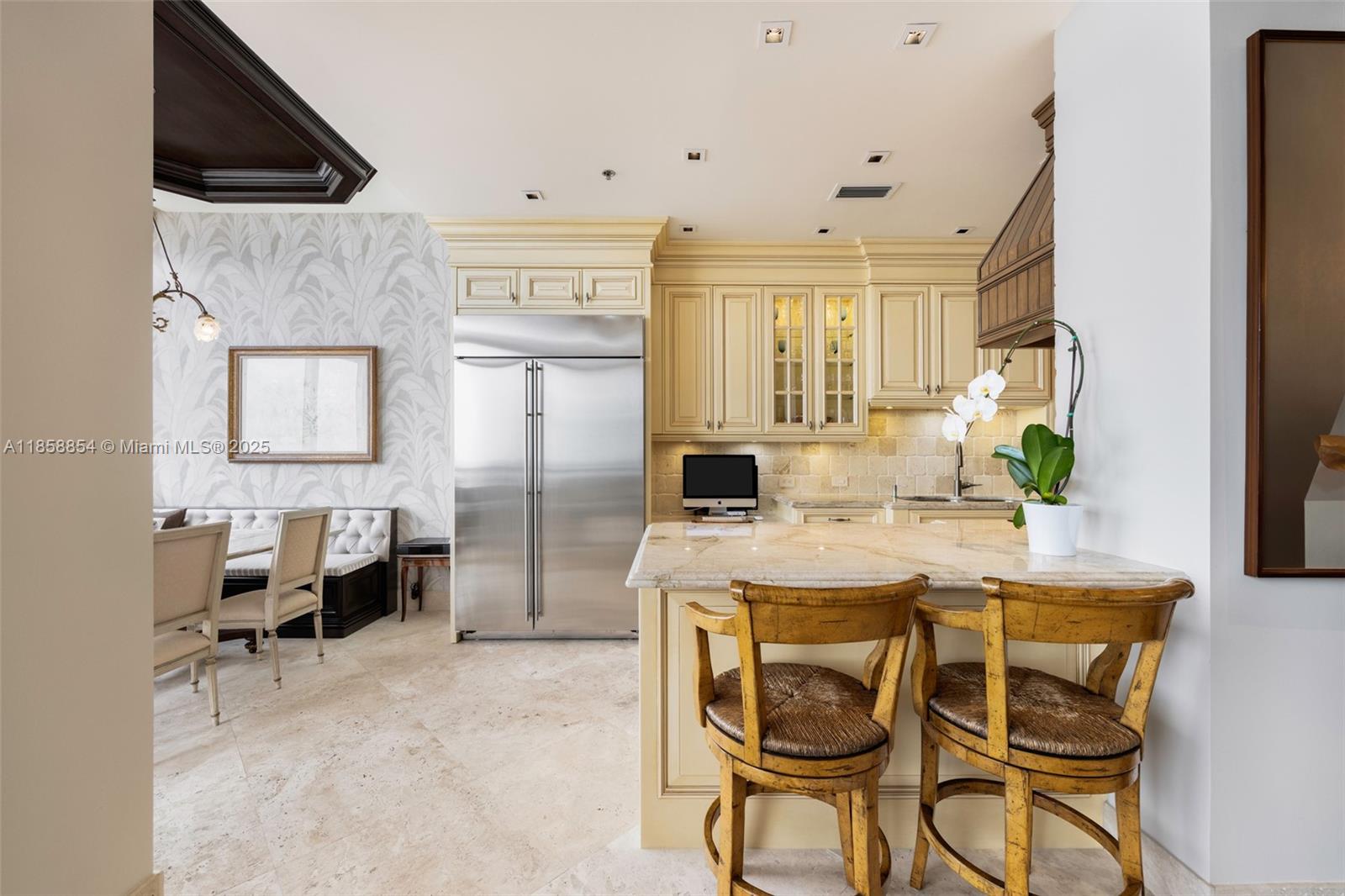 VILLA REGINA CONDO - Residential