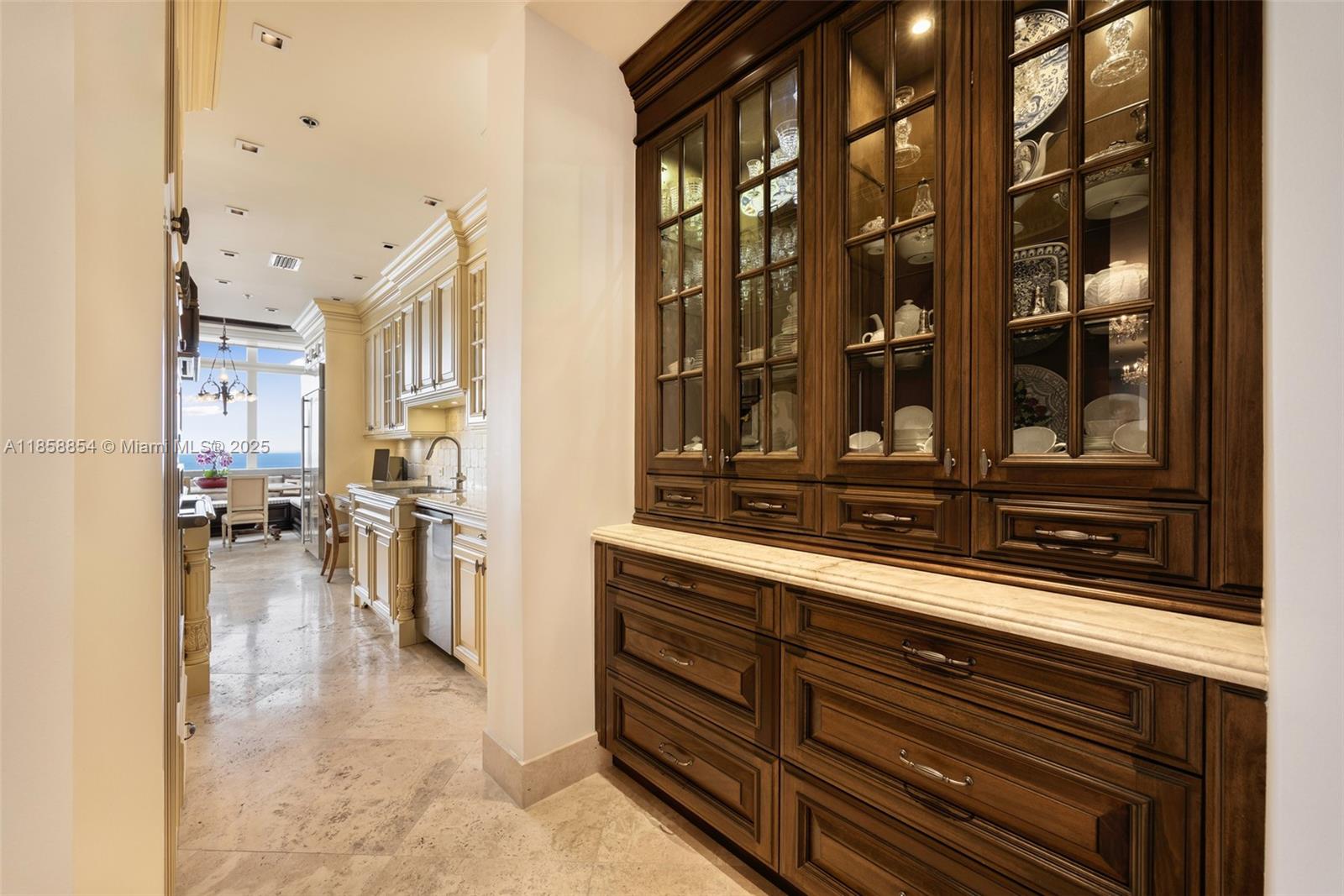 VILLA REGINA CONDO - Residential