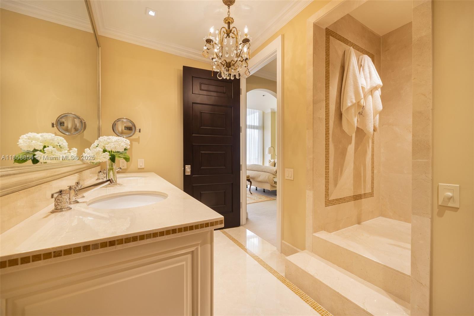 VILLA REGINA CONDO - Residential