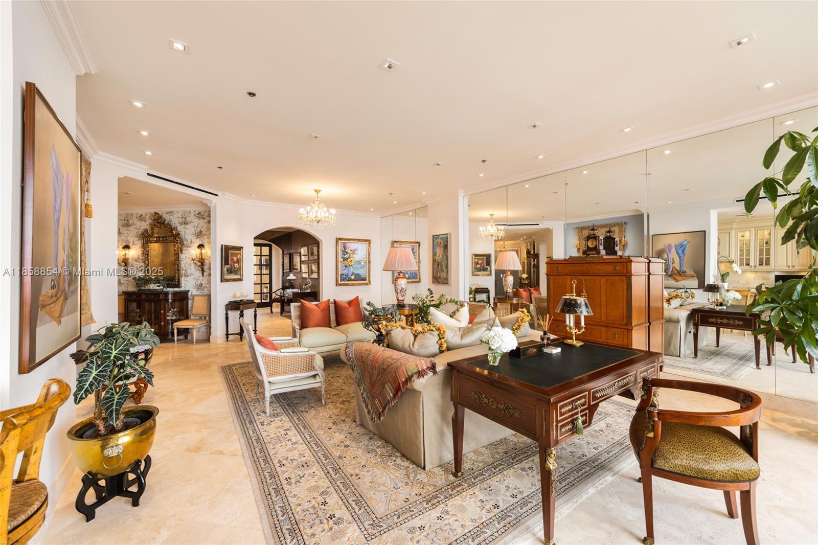 VILLA REGINA CONDO - Residential