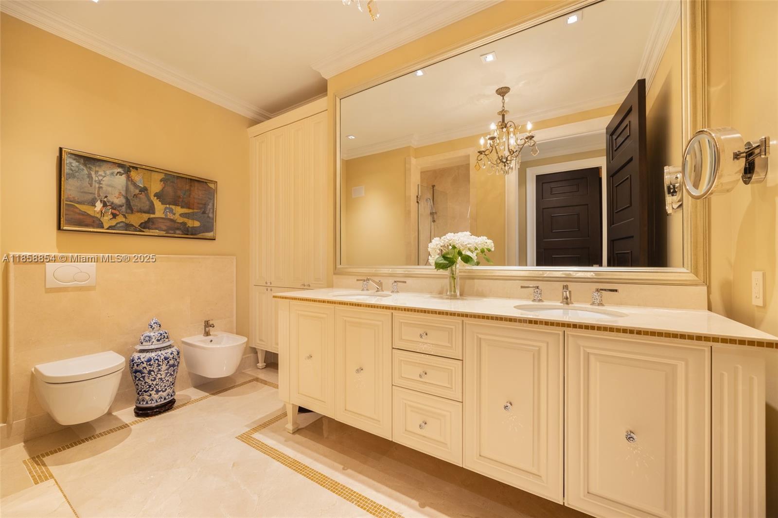 VILLA REGINA CONDO - Residential