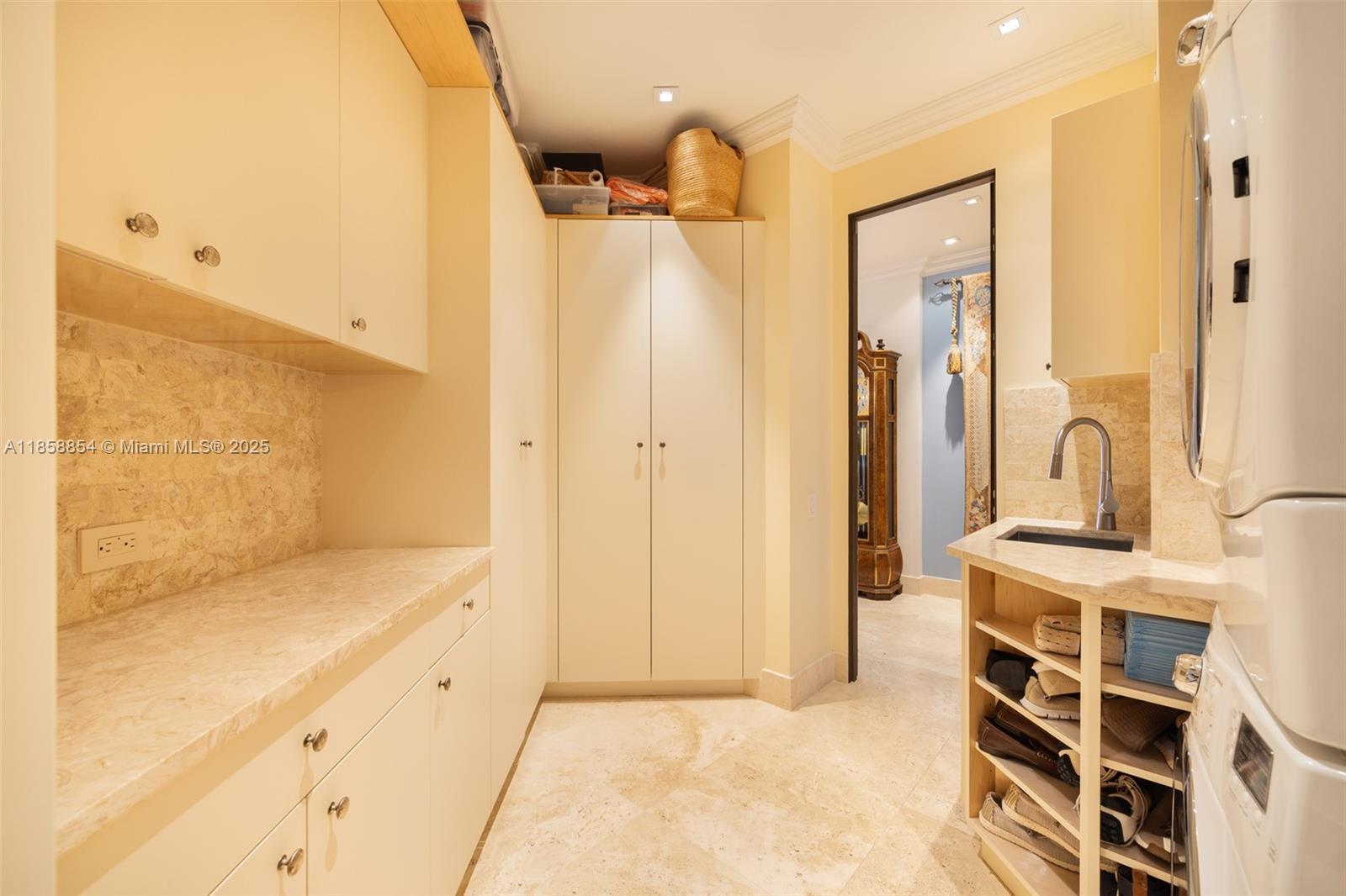 VILLA REGINA CONDO - Residential