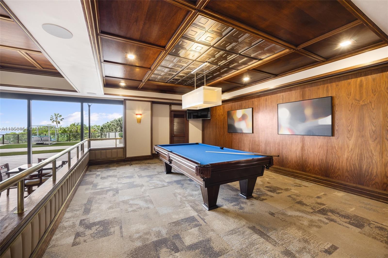 VILLA REGINA CONDO - Residential