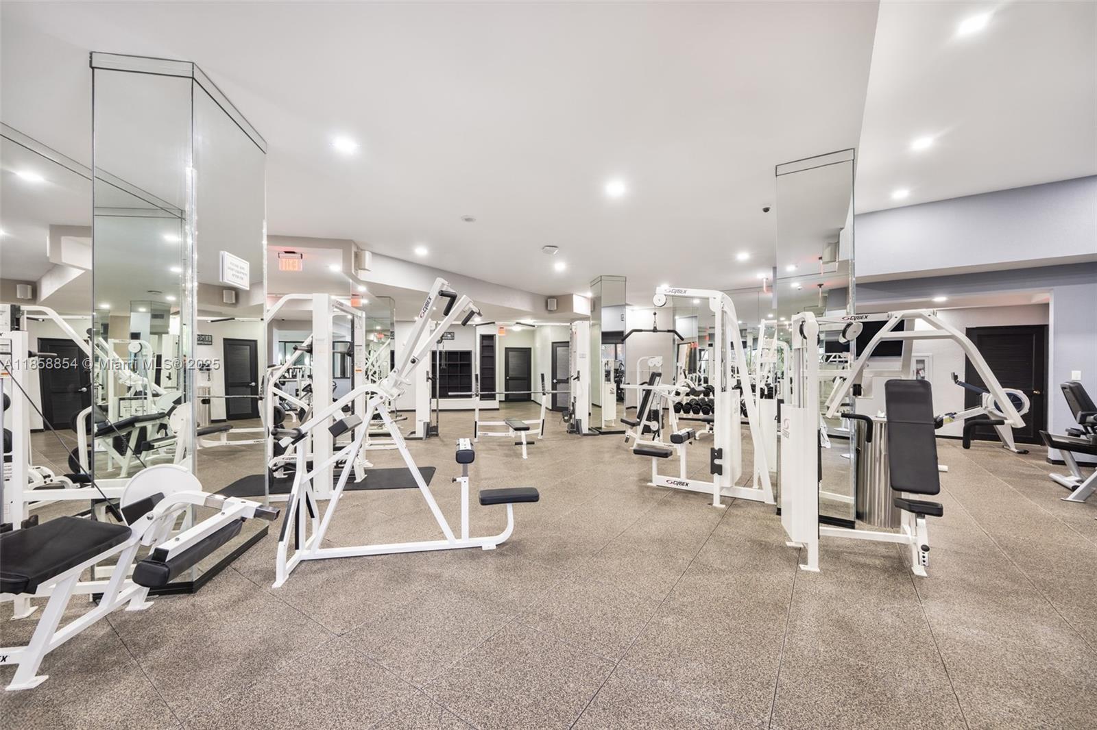 VILLA REGINA CONDO - Residential