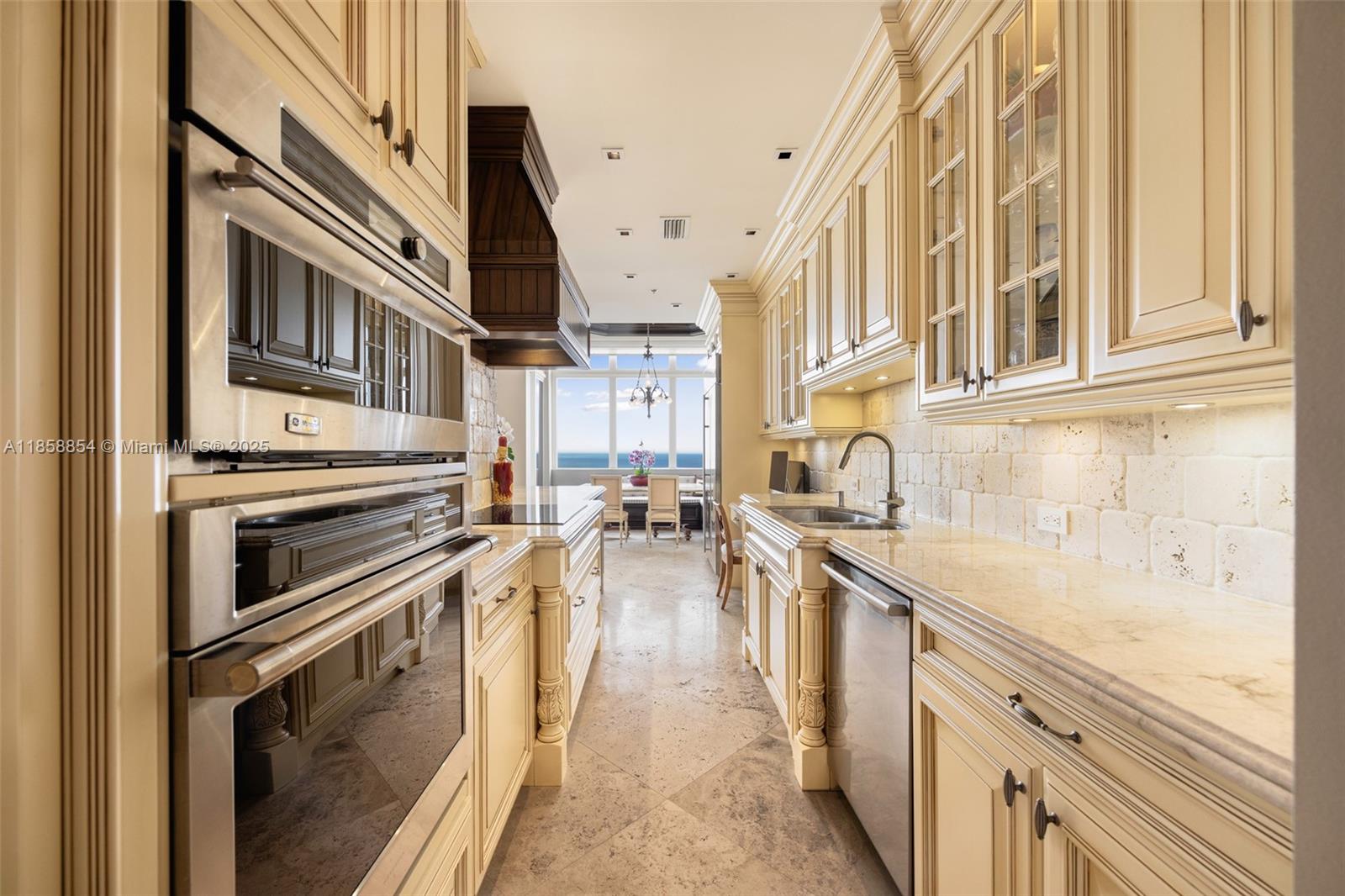 VILLA REGINA CONDO - Residential