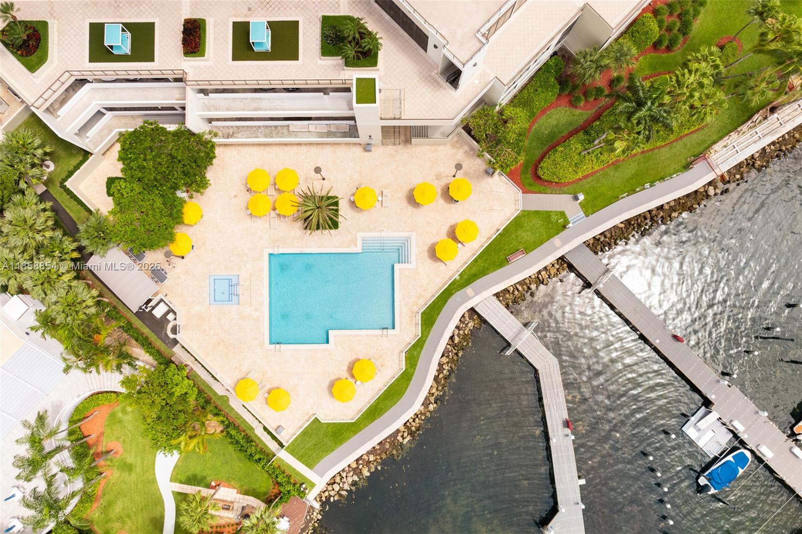 VILLA REGINA CONDO - Residential