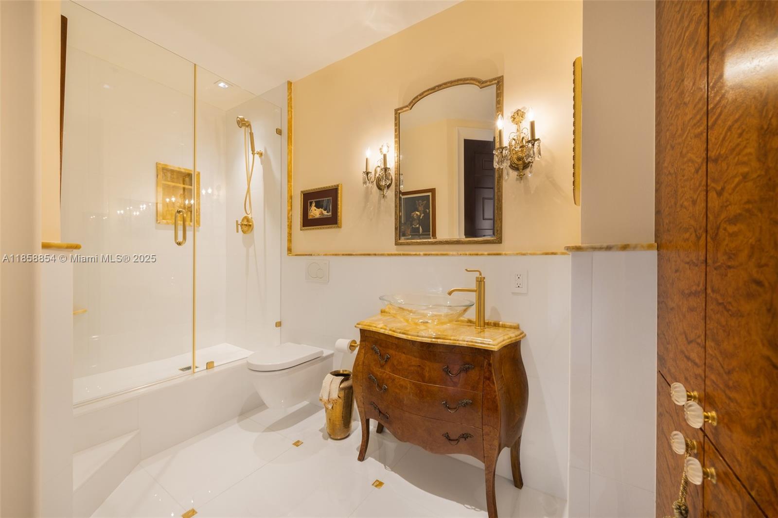 VILLA REGINA CONDO - Residential