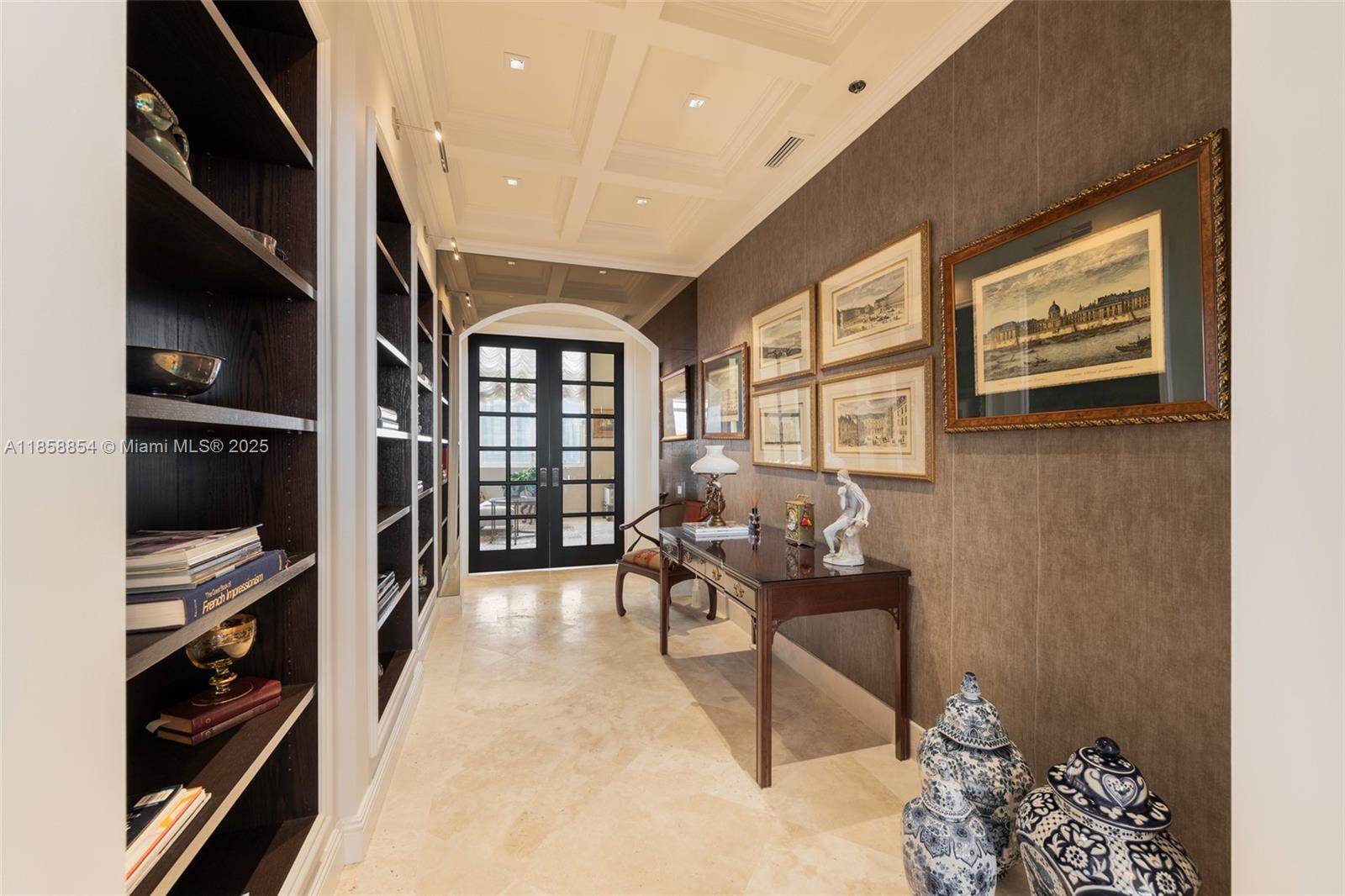 VILLA REGINA CONDO - Residential