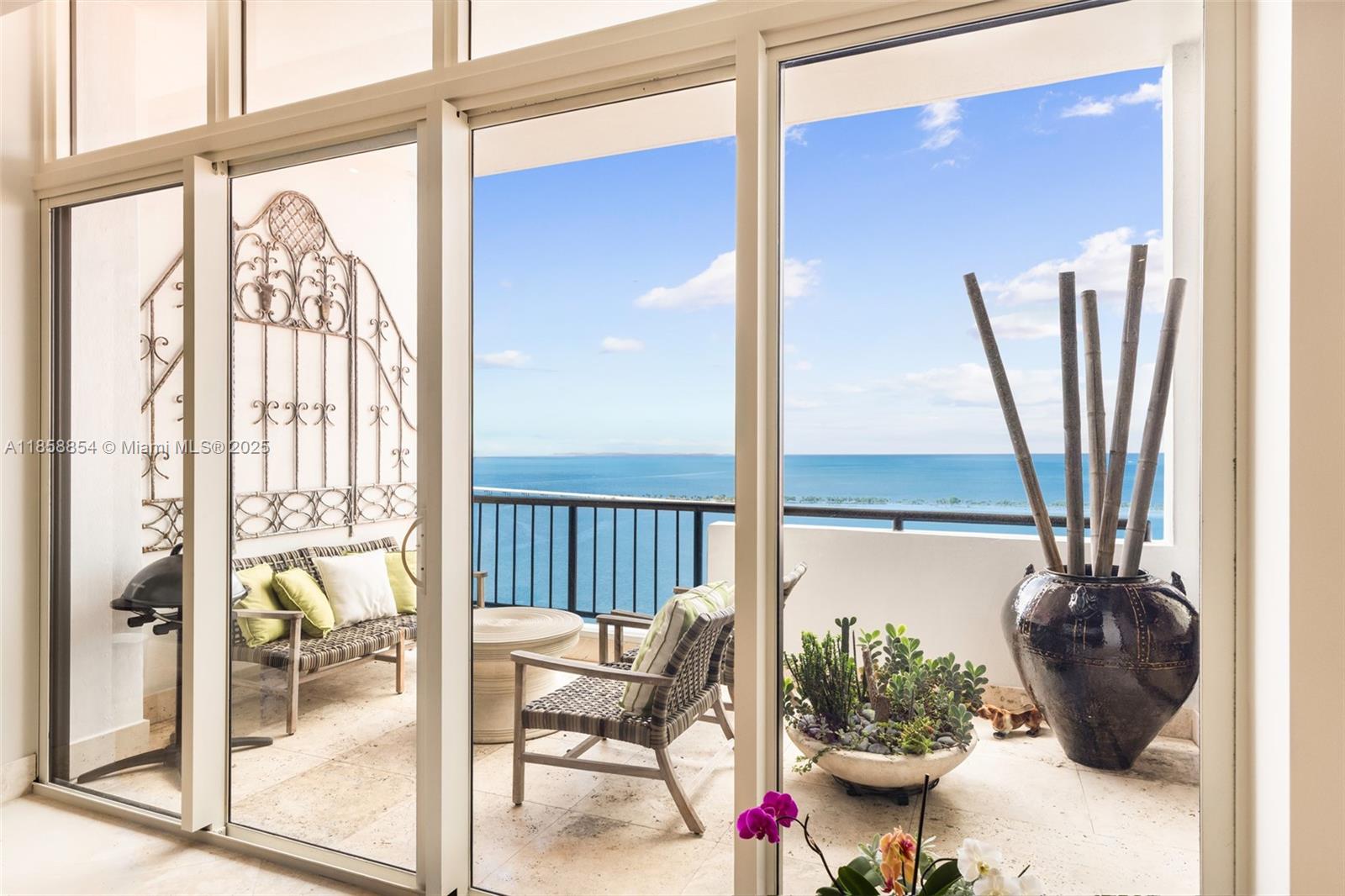 VILLA REGINA CONDO - Residential