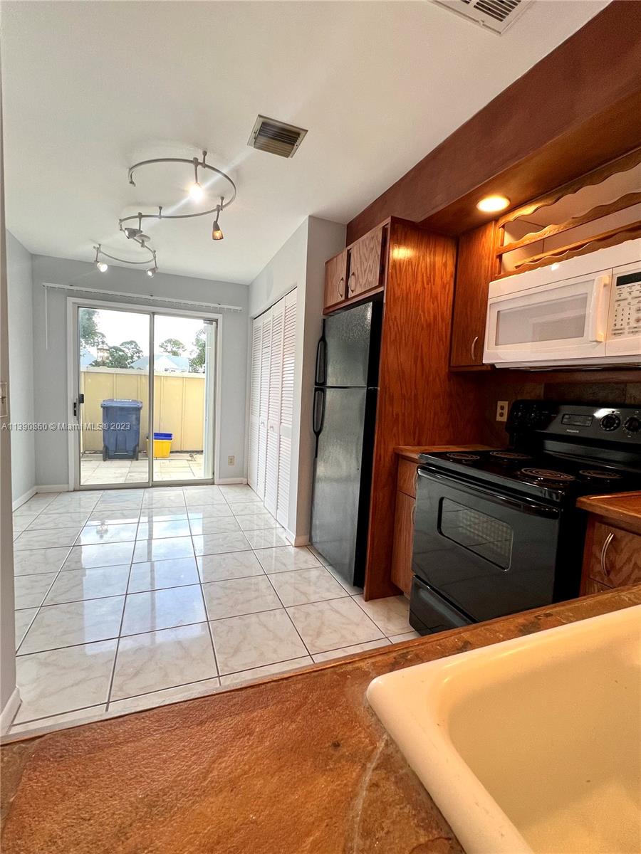 RIVERWALK 1 - Residential Lease